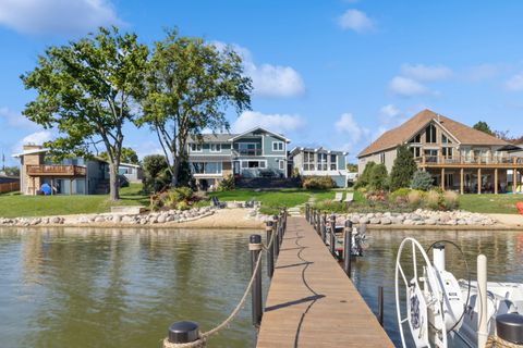 Photo of 245 Sunrise Lane, Lake Zurich, IL 60047 (MLS # 12618420)