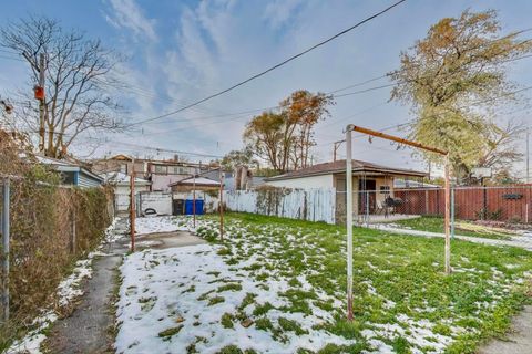 Tiny photo for 948 N Trumbull Avenue, Chicago, IL 60651 (MLS # 12515182)