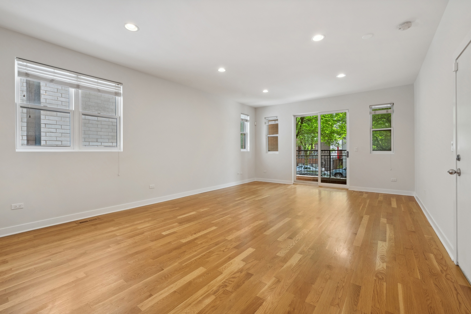 1952 W Erie Street 1W