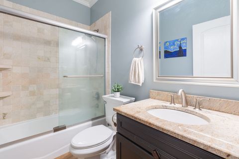 Tiny photo for 629 W Sheridan Road #1D, Chicago, IL 60613 (MLS # 12590960)