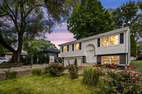 Photo of 839 N Bennett Street, Geneva, IL 60134 (MLS # 12457402)
