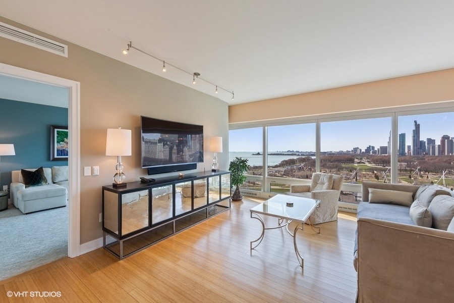 340 E RANDOLPH Street 905