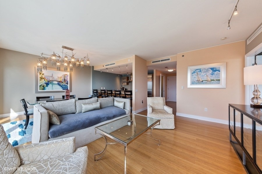340 E RANDOLPH Street 905