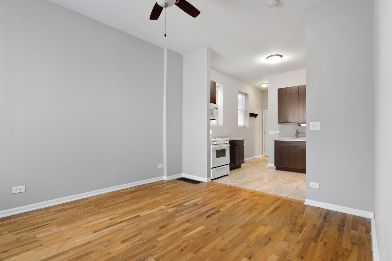 1532 W 18th Place 1R