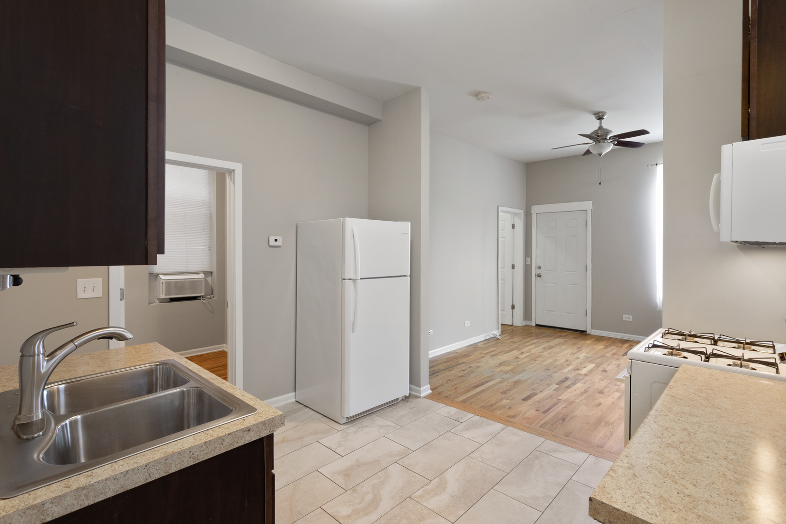 1532 W 18th Place 1R