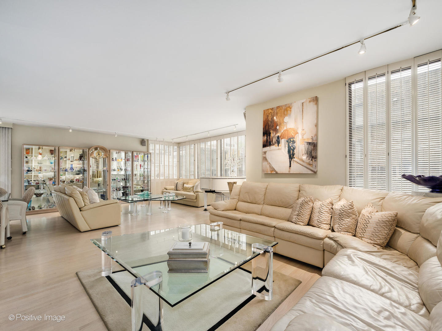 100 E Bellevue Place 3E