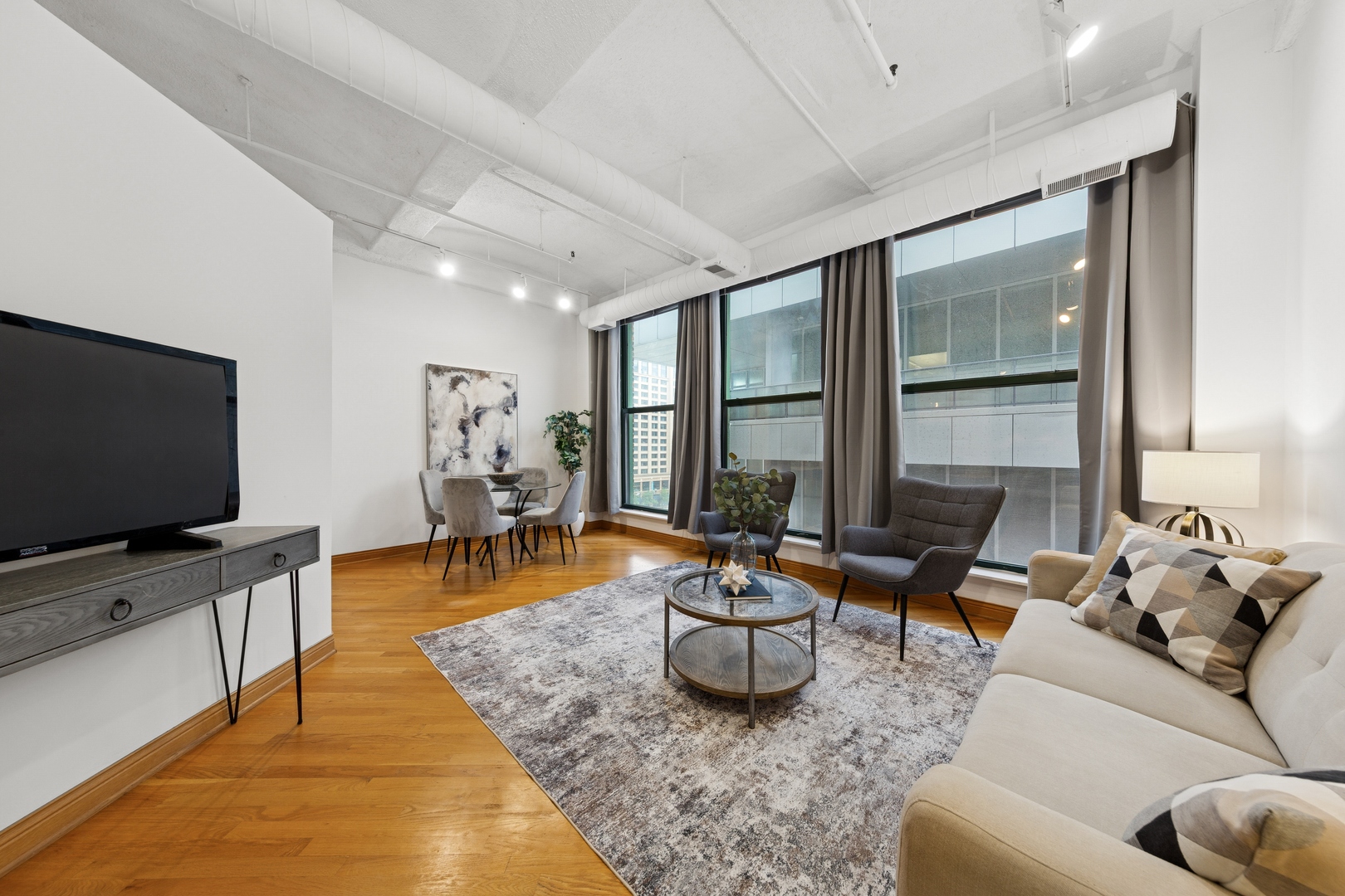 633 S Plymouth Court 607