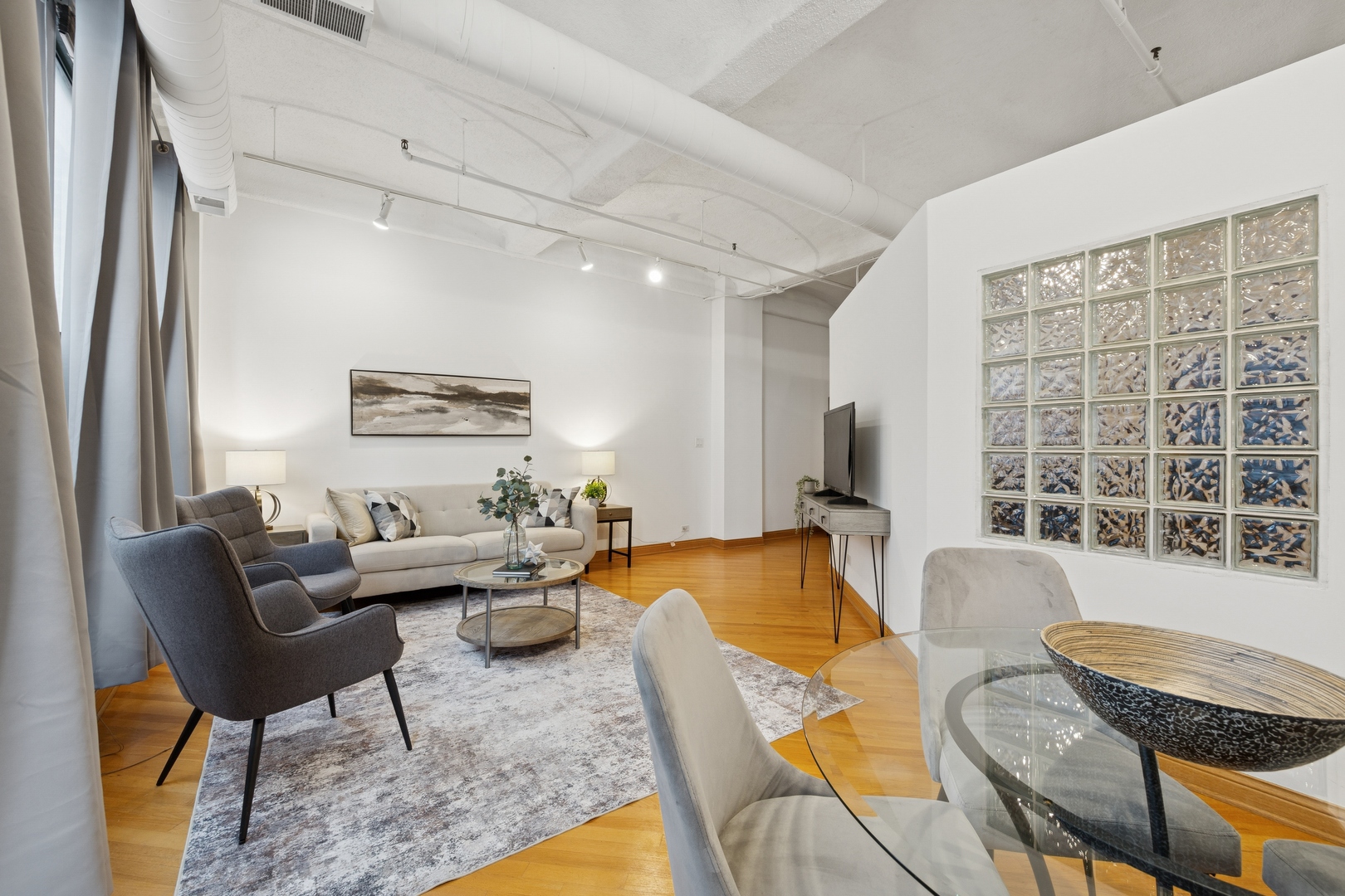 633 S Plymouth Court 607