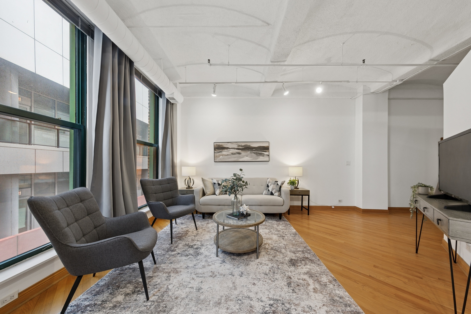 633 S Plymouth Court 607