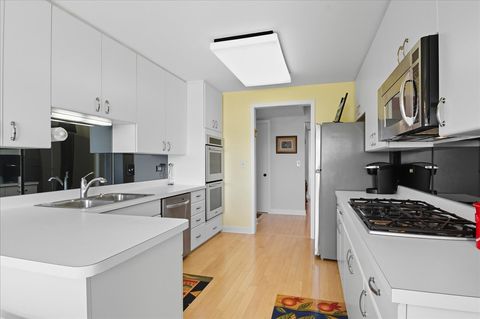 Tiny photo for 4545 W Touhy Avenue #420W, Lincolnwood, IL 60712 (MLS # 12465441)