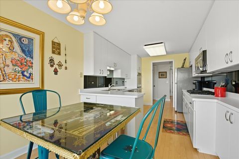 Tiny photo for 4545 W Touhy Avenue #420W, Lincolnwood, IL 60712 (MLS # 12465441)