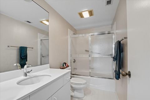 Tiny photo for 4545 W Touhy Avenue #420W, Lincolnwood, IL 60712 (MLS # 12465441)