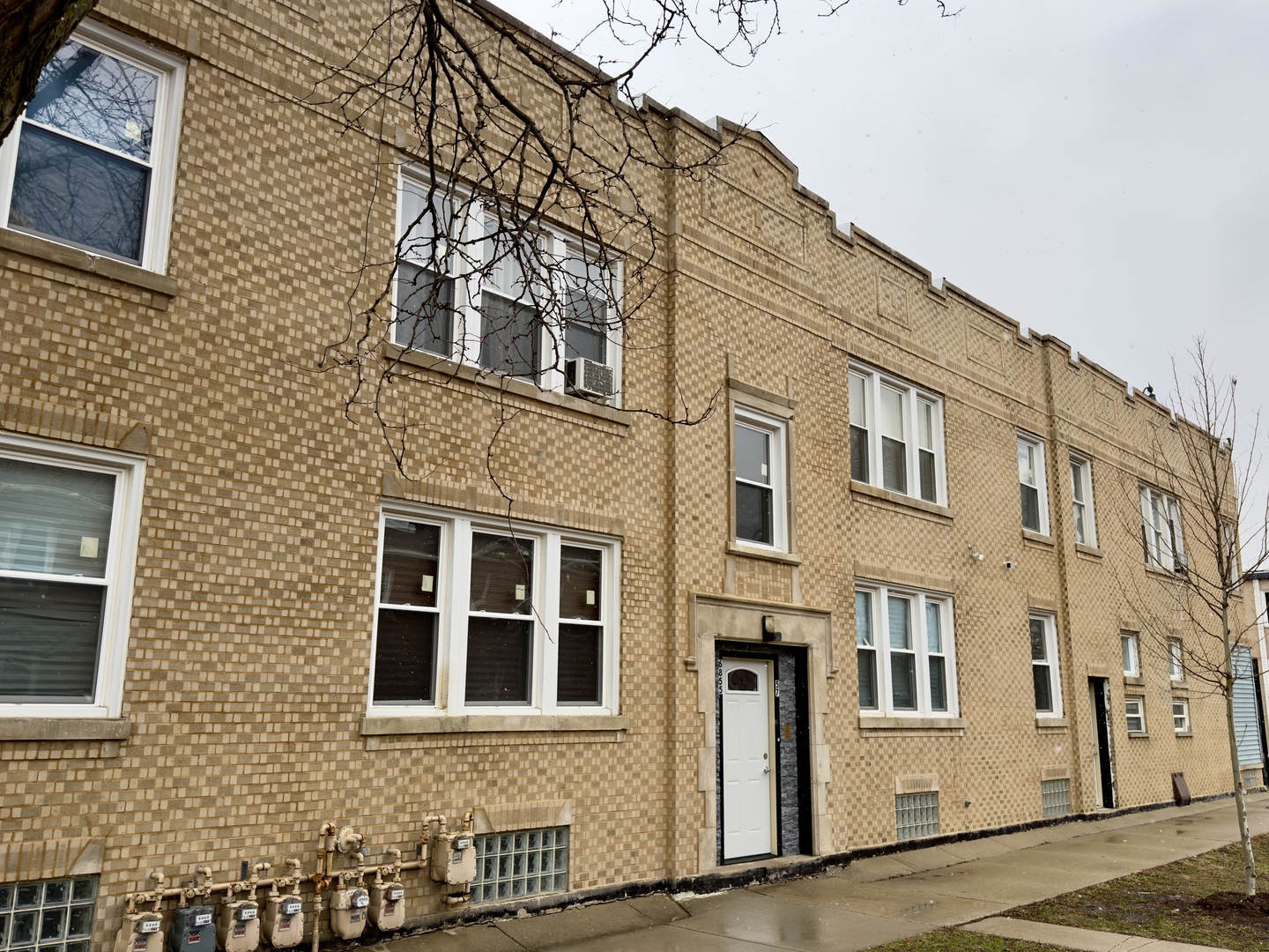 2456 W Lithuanian Plaza Court