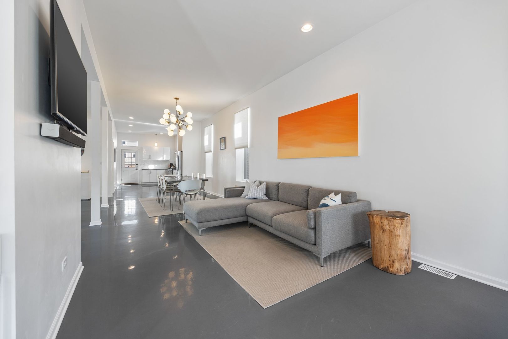 956 W 18th Place