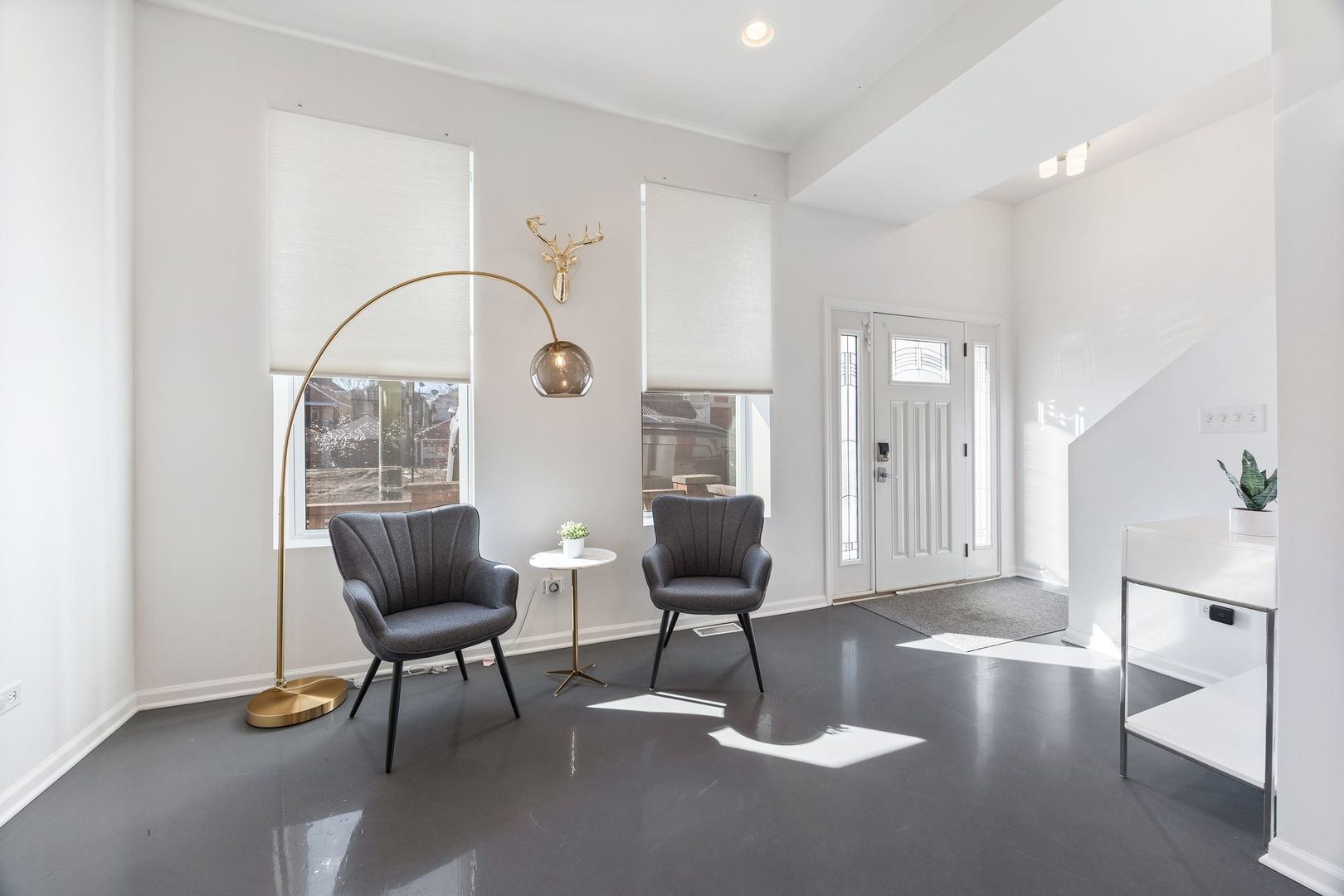956 W 18th Place