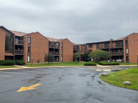Photo of 2929 SUNNYSIDE Drive #127B, Rockford, IL 61114 (MLS # 12769422)