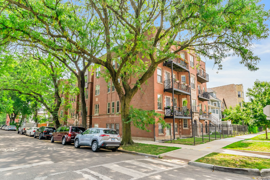 3425 W Berteau Avenue 2