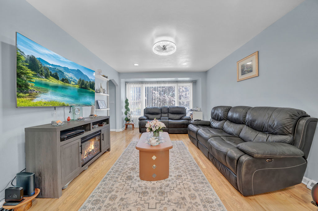 3615 W 70th Place