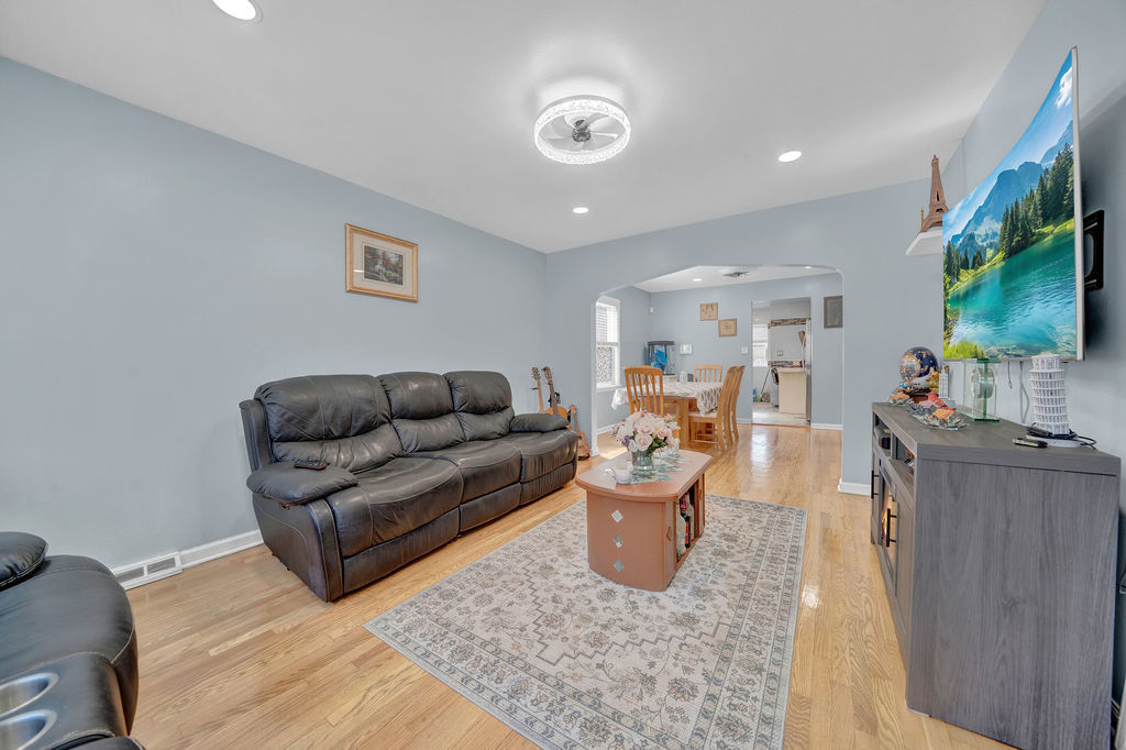 3615 W 70th Place