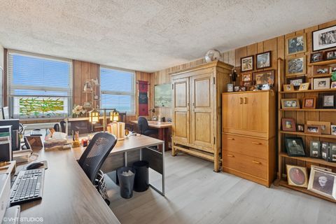 Tiny photo for 6145 N SHERIDAN Road #28D, Chicago, IL 60660 (MLS # 12625576)