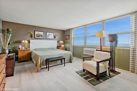 Tiny photo for 6145 N SHERIDAN Road #28D, Chicago, IL 60660 (MLS # 12625576)
