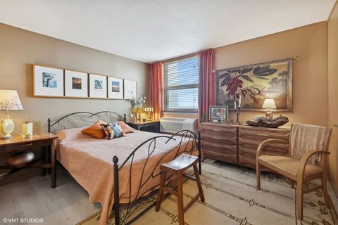 Tiny photo for 6145 N SHERIDAN Road #28D, Chicago, IL 60660 (MLS # 12625576)