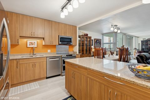 Tiny photo for 6145 N SHERIDAN Road #28D, Chicago, IL 60660 (MLS # 12625576)