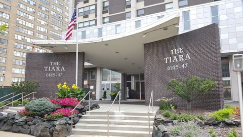 Photo of 6145 N SHERIDAN Road #28D, Chicago, IL 60660 (MLS # 12625576)