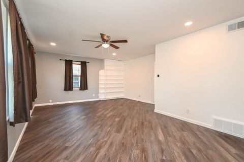 Tiny photo for 127 S Hawthorne Boulevard, Mundelein, IL 60060 (MLS # 12636731)