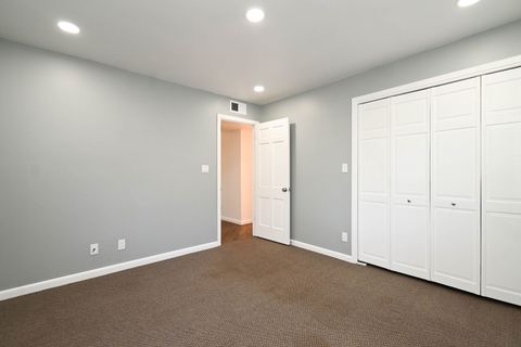 Tiny photo for 127 S Hawthorne Boulevard, Mundelein, IL 60060 (MLS # 12636731)