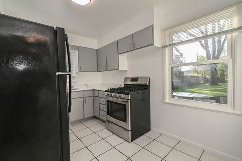Tiny photo for 127 S Hawthorne Boulevard, Mundelein, IL 60060 (MLS # 12636731)