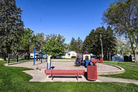 Tiny photo for 127 S Hawthorne Boulevard, Mundelein, IL 60060 (MLS # 12636731)