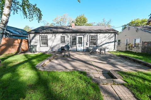 Tiny photo for 127 S Hawthorne Boulevard, Mundelein, IL 60060 (MLS # 12636731)