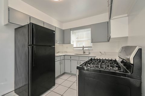 Tiny photo for 127 S Hawthorne Boulevard, Mundelein, IL 60060 (MLS # 12636731)