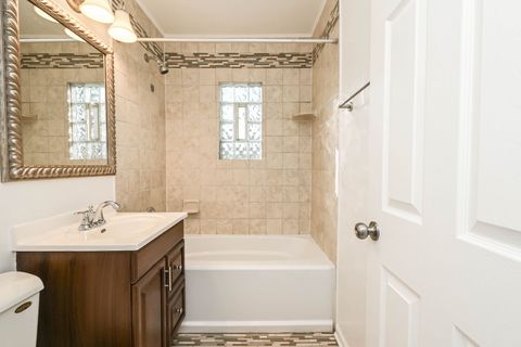 Tiny photo for 127 S Hawthorne Boulevard, Mundelein, IL 60060 (MLS # 12636731)