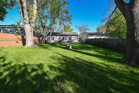 Tiny photo for 127 S Hawthorne Boulevard, Mundelein, IL 60060 (MLS # 12636731)