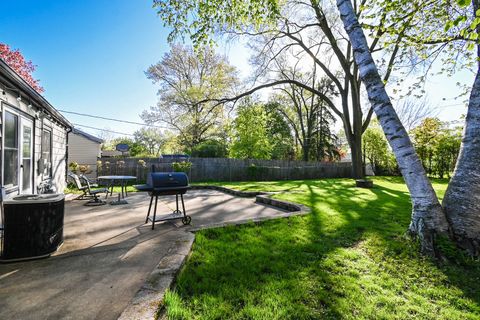 Tiny photo for 127 S Hawthorne Boulevard, Mundelein, IL 60060 (MLS # 12636731)