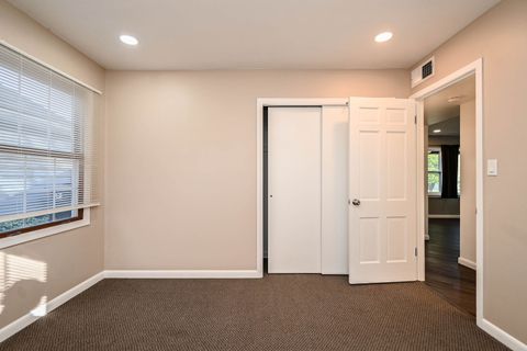 Tiny photo for 127 S Hawthorne Boulevard, Mundelein, IL 60060 (MLS # 12636731)