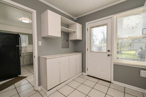 Tiny photo for 127 S Hawthorne Boulevard, Mundelein, IL 60060 (MLS # 12636731)