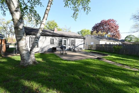 Tiny photo for 127 S Hawthorne Boulevard, Mundelein, IL 60060 (MLS # 12636731)