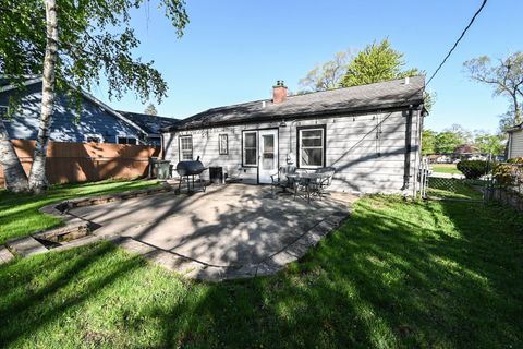 Tiny photo for 127 S Hawthorne Boulevard, Mundelein, IL 60060 (MLS # 12636731)