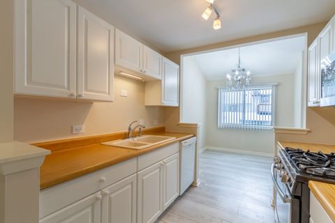 Tiny photo for 25 Superior Court #L2, Schaumburg, IL 60193 (MLS # 12559477)