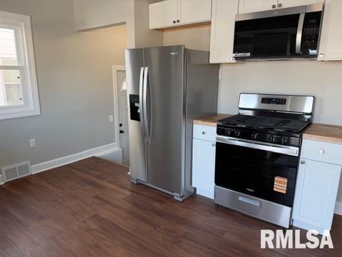 Tiny photo for 2113 N MARQUETTE Street, Davenport, IA 52804 (MLS # QC4269888)