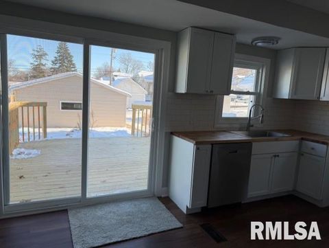 Tiny photo for 2113 N MARQUETTE Street, Davenport, IA 52804 (MLS # QC4269888)