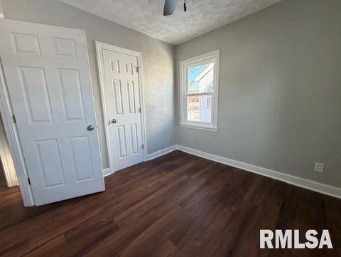 Tiny photo for 2113 N MARQUETTE Street, Davenport, IA 52804 (MLS # QC4269888)