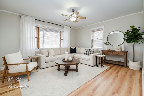 Tiny photo for 133 S Walkup Avenue, Crystal Lake, IL 60014 (MLS # 12506226)