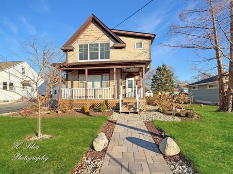 133 S Walkup Avenue Crystal Lake IL 60014