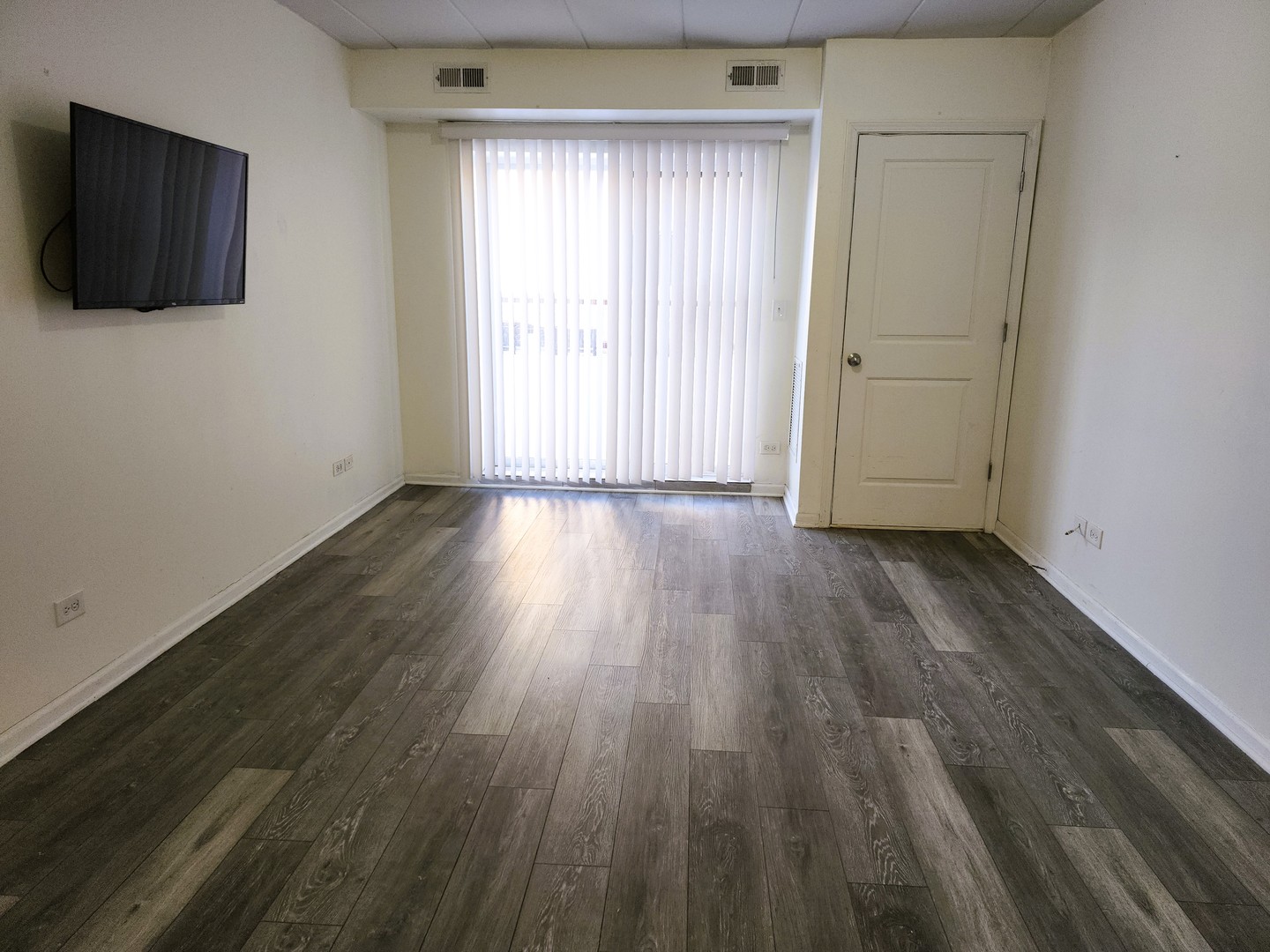 2272 S Archer Avenue 2H