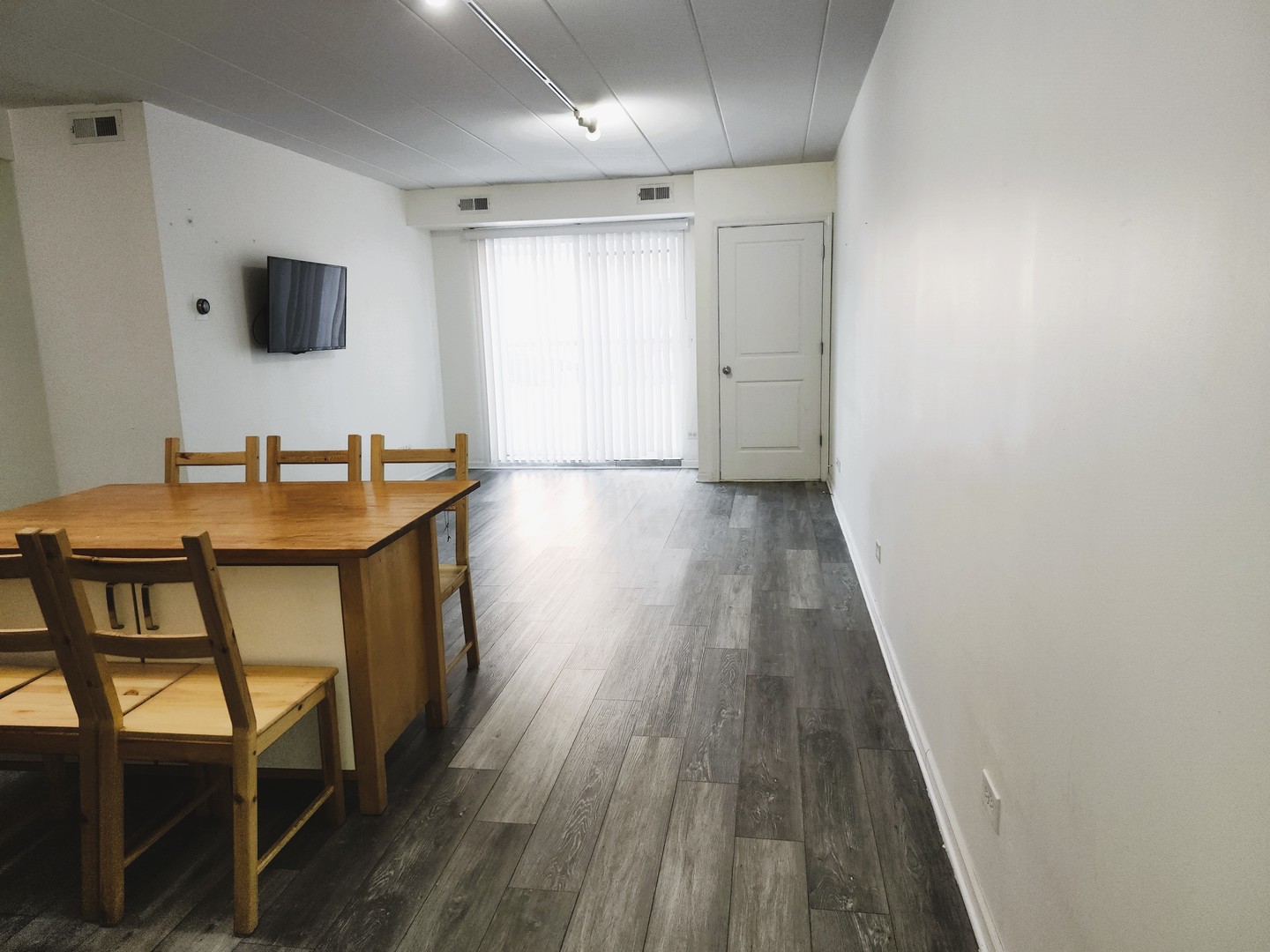 2272 S Archer Avenue 2H