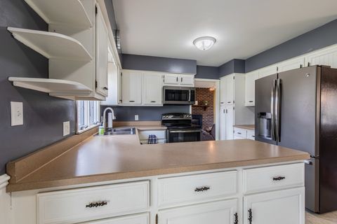 Tiny photo for 704 Carolyn Street, Mendota, IL 61342 (MLS # 12495126)